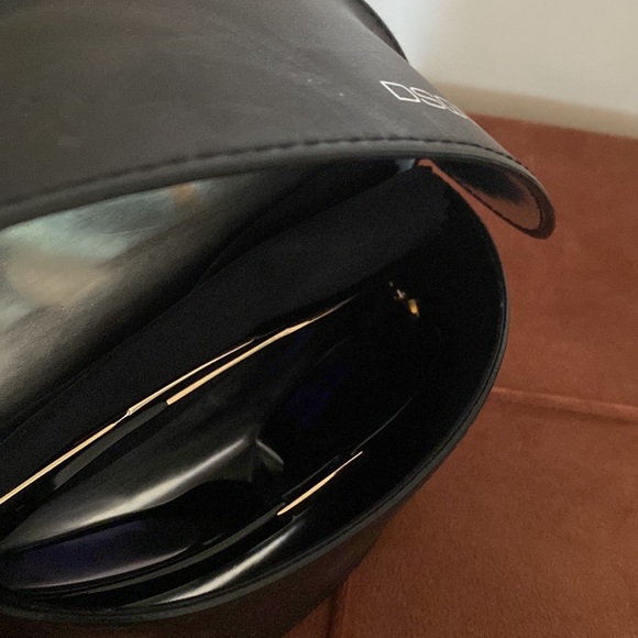 DSquared2 Aviator Sunglasses Black Gold w/ Case and Cleaning Cloth (3pc) - Picture 4 of 5